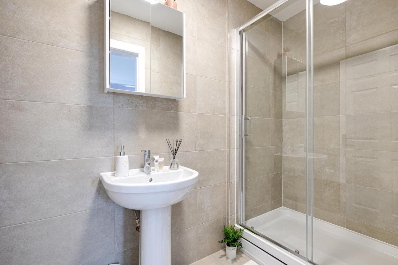 Top Floor Apartment With Private Balcony In Stockport Centre By Hass Haus Exterior foto